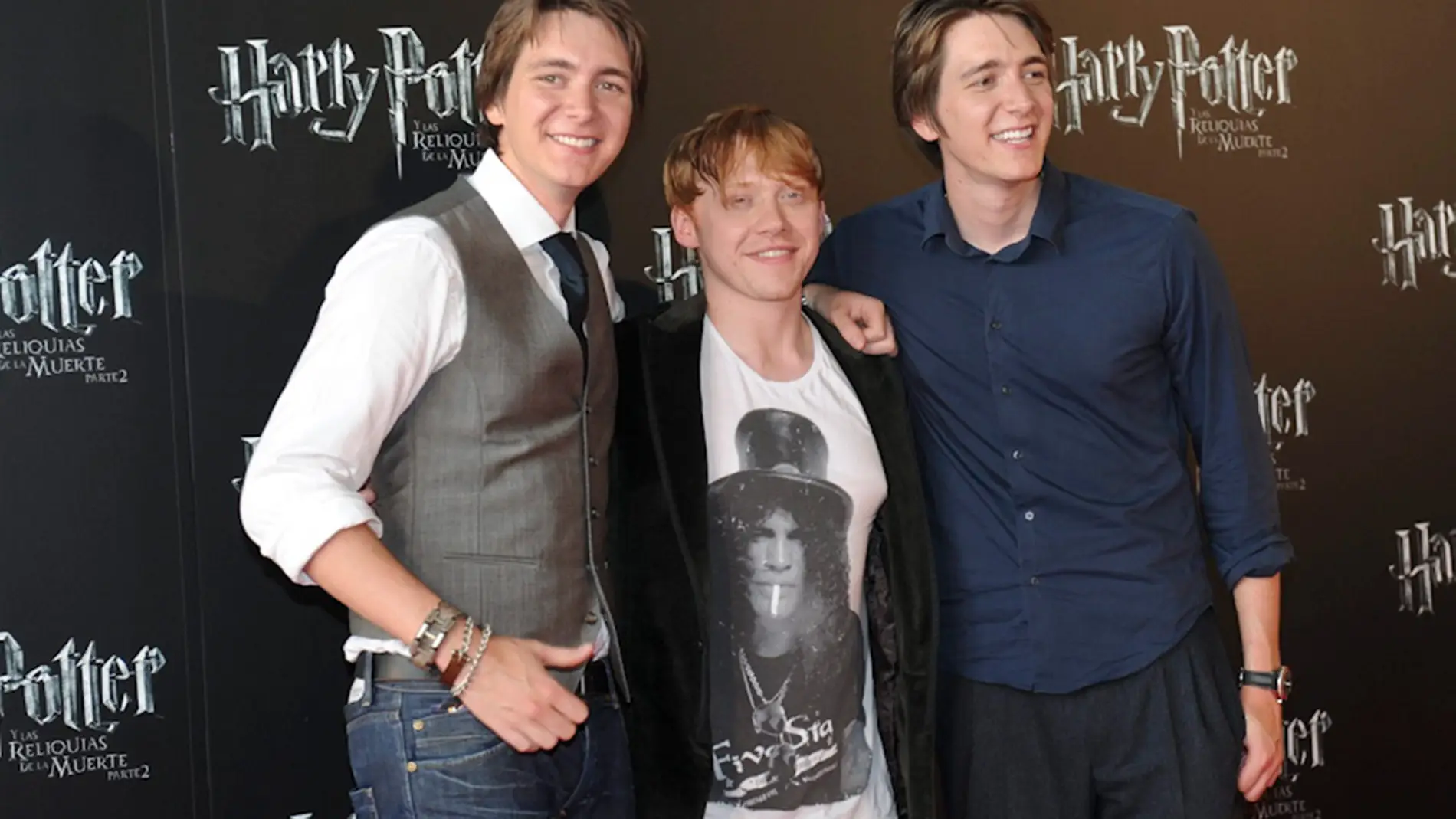 Los actores Rupert Grint, James y Oliver Phelps durante la promoción de 'Harry Potter y las Reliquias de la Muerte'