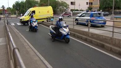 Dos policías heridos al dispararse el arma de uno de ellos cuando la limpiaba