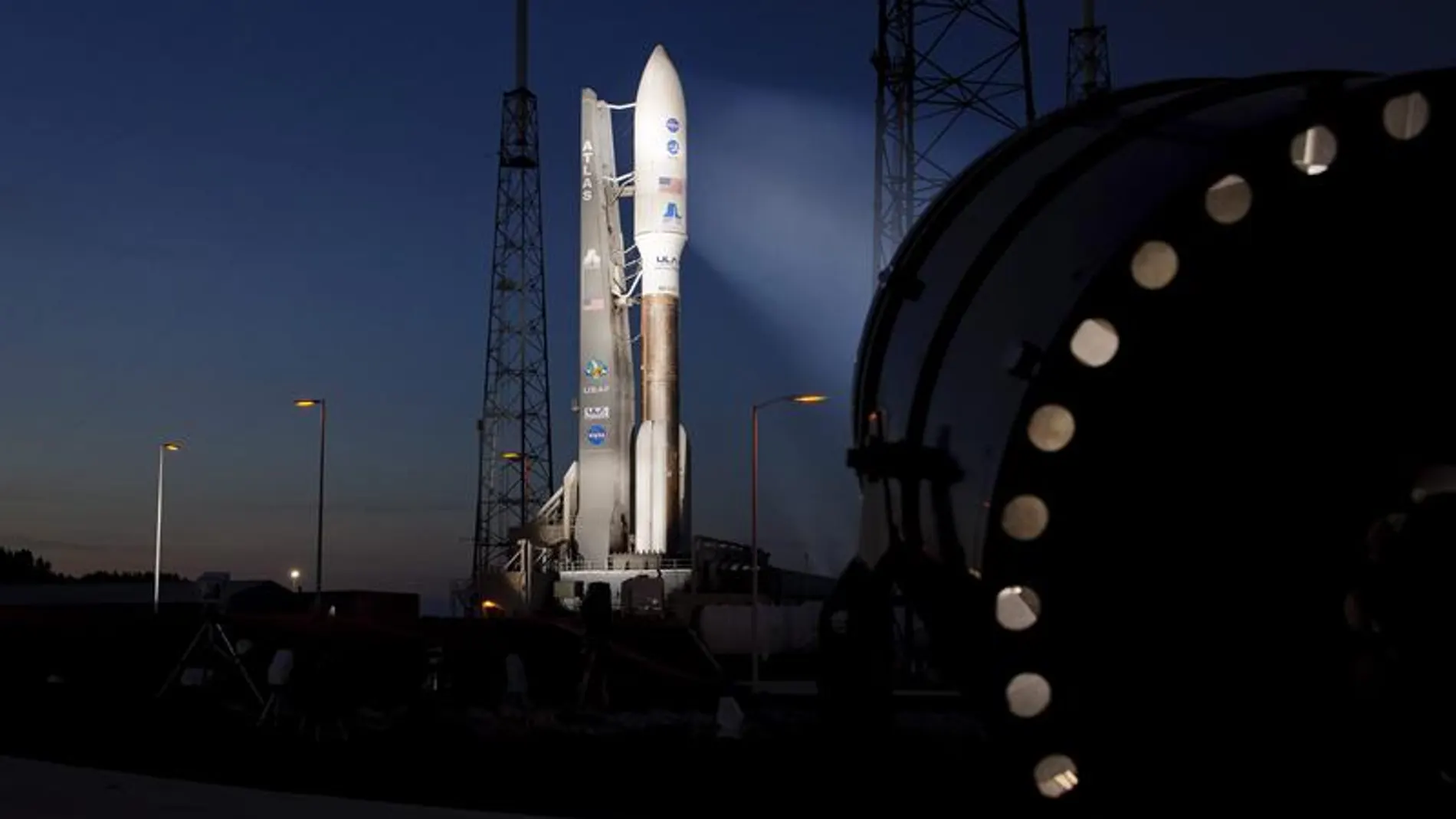 El cohete Atlas V y la nave espacial de carga Juno El cohete Atlas V y la nave espacial de carga Juno