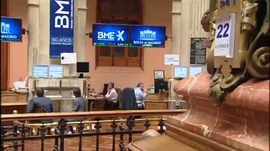 El IBEX se enfría por la calificación de Fitch y sube el 0,42%