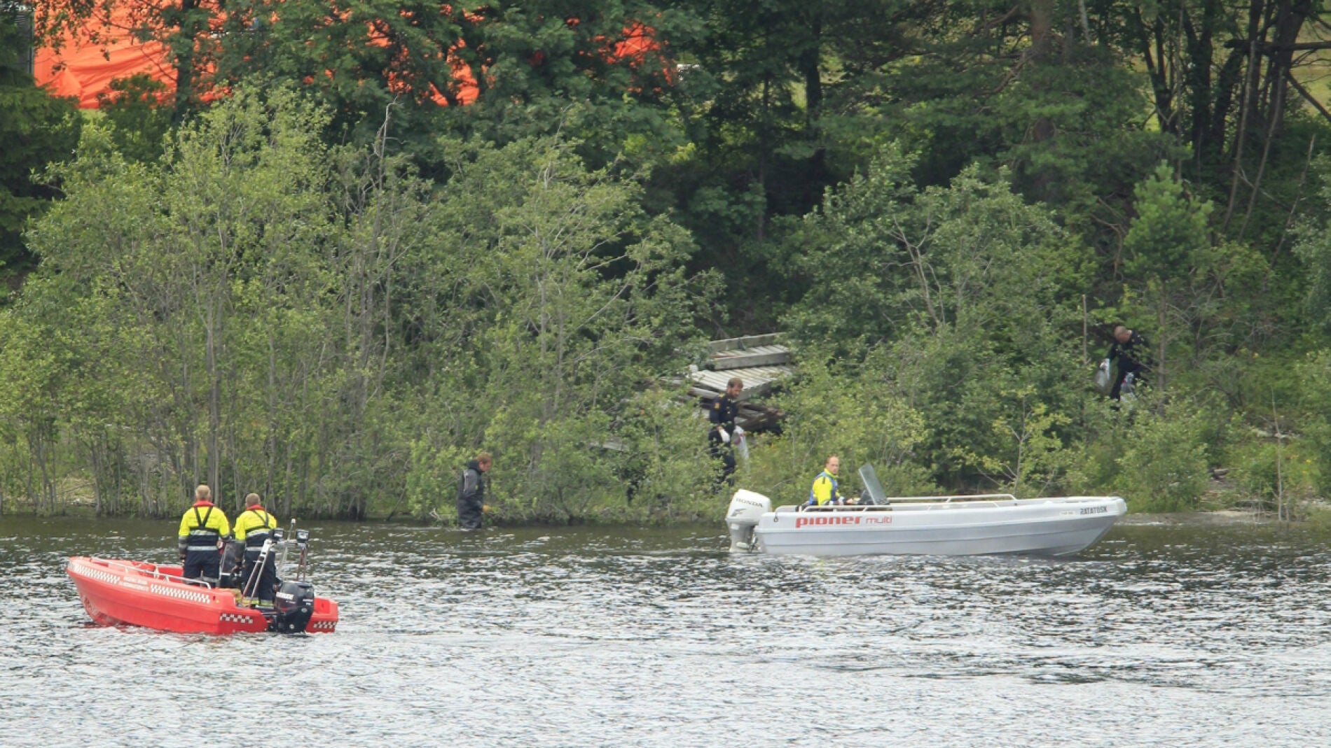 La Polic&iacute;a sigue buscando v&iacute;ctimas en la isla de Utoya