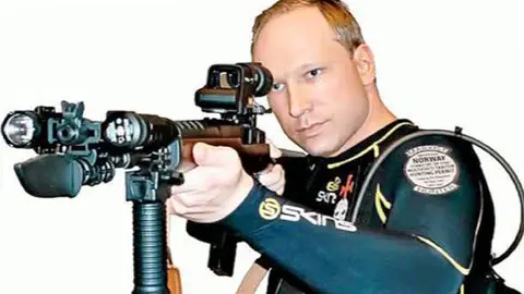 Breivik utilizó munición especialmente lesiva y dolorosa Breivik utilizó munición especialmente lesiva y dolorosa