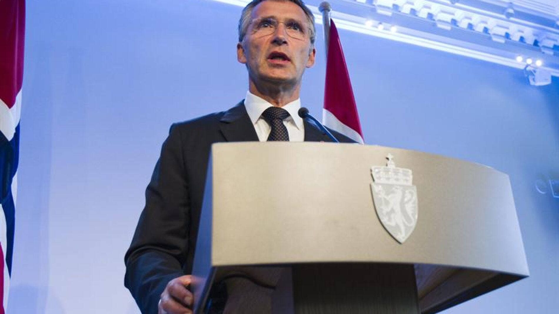 Stoltenberg garantiza que se abrir&aacute; una investigaci&oacute;n para analizar la actuaci&oacute;n policial