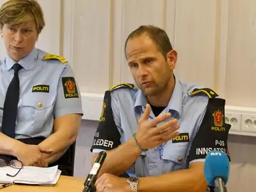 Breivik se entregó con las manos en alto y sin armas Breivik se entregó con las manos en alto y sin armas