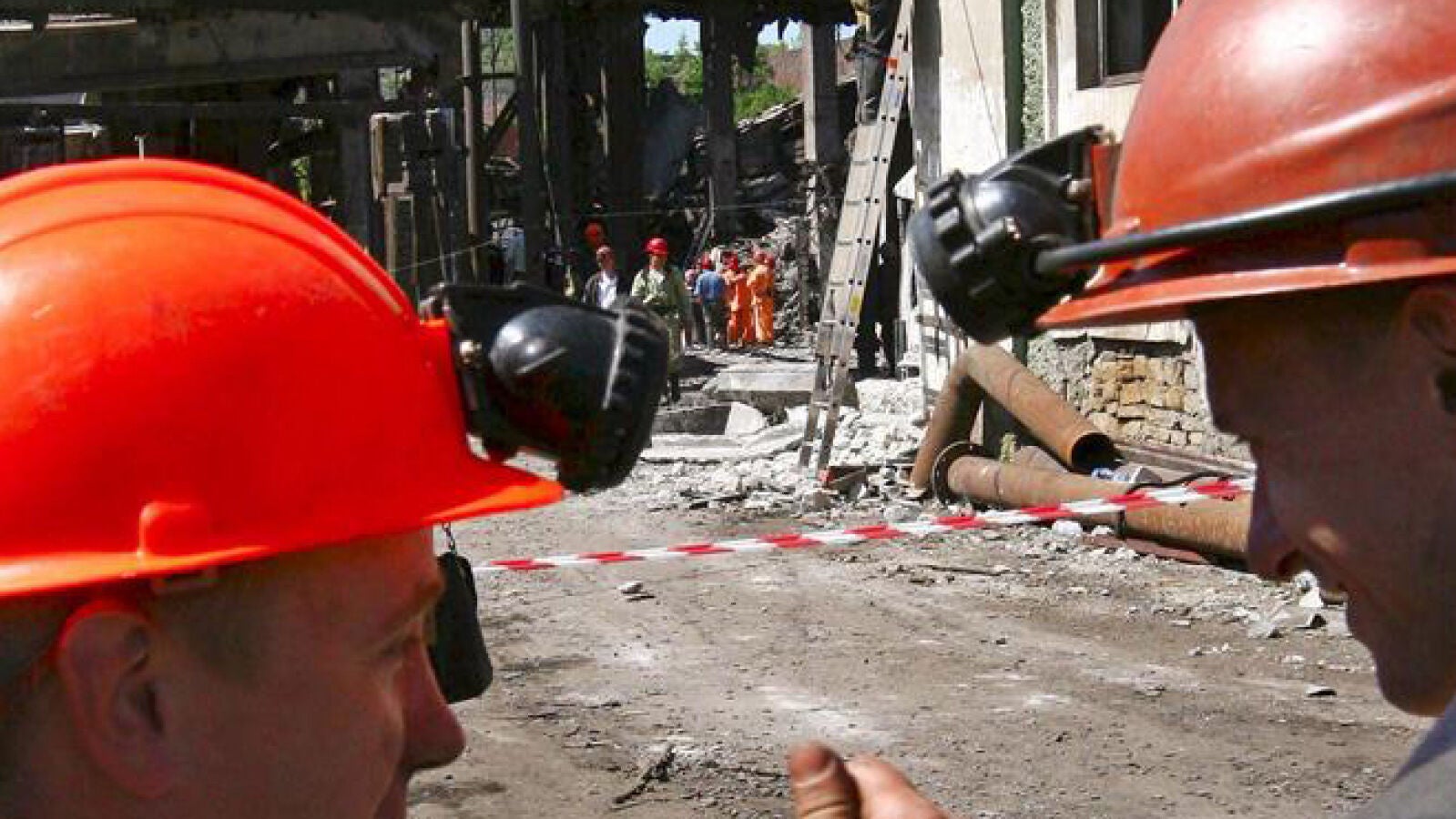 Mueren al menos 17 mineros en la explosión de dos minas ucranianas