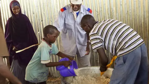Comienza a llegar la ayuda a Somalia Comienza a llegar la ayuda a Somalia