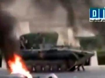 El asalto de los tanques de Al Asad en Siria acaba con la vida de al menos 121 personas El asalto de los tanques de Al Asad en Siria acaba con la vida de al menos 121 personas