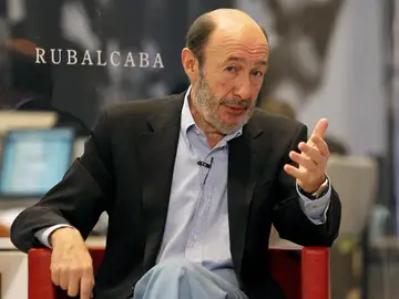 Rubalcaba: "En este momento, el líder del PSOE soy yo" Rubalcaba: "En este momento, el líder del PSOE soy yo"