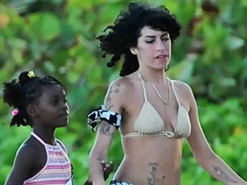 Amy Winehouse durante uno de sus viajes a Santa Lucía Amy Winehouse durante uno de sus viajes a Santa Lucía