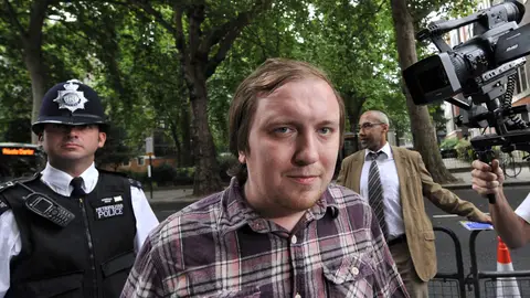 Jonathan May-Bowles se presenta ante la Corte de Magistrados de Westminster Jonathan May-Bowles se presenta ante la Corte de Magistrados de Westminster