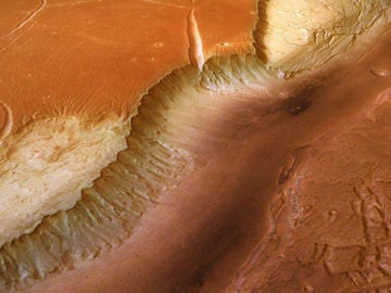  La NASA detecta indicios agua salada en Marte