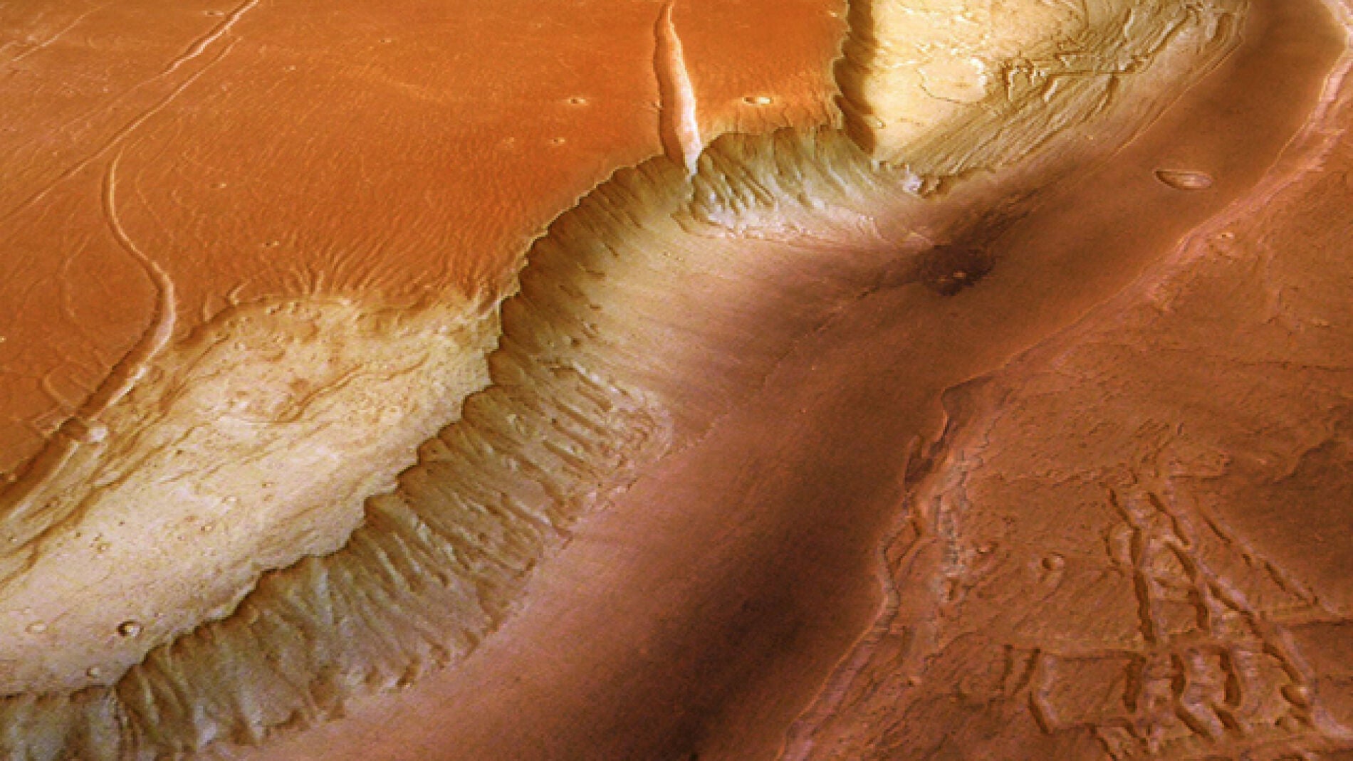  La NASA detecta indicios agua salada en Marte