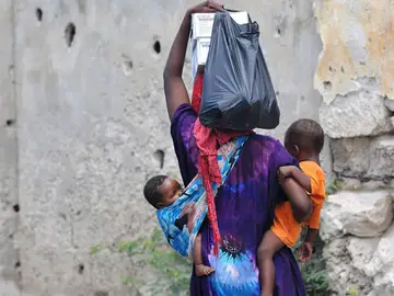 Al Shabab abandona sus posiciones del frente de Mogadiscio Al Shabab abandona sus posiciones del frente de Mogadiscio