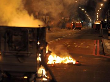 Más de una decena de heridos en una violenta noche