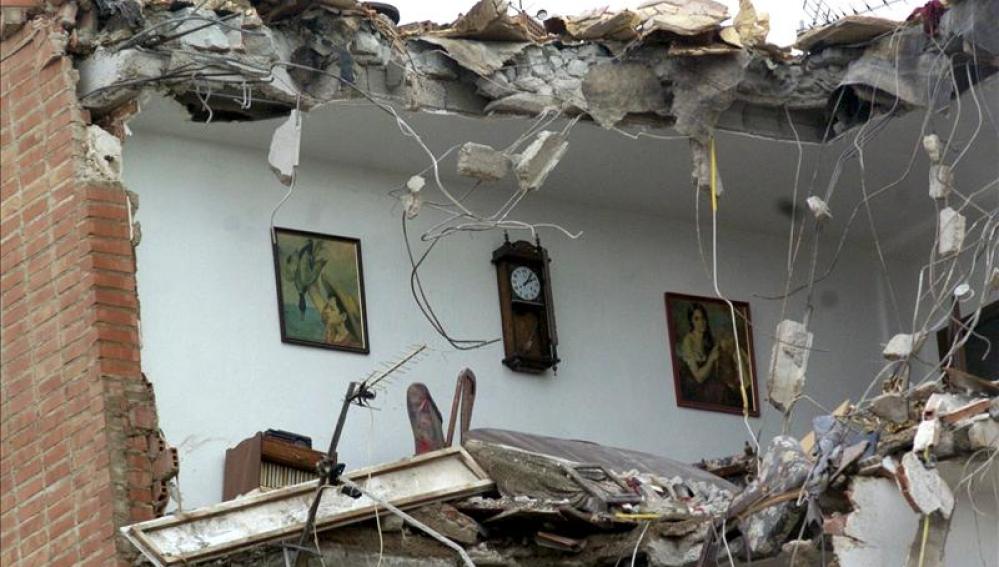 Imagen de una vivienda derruida por el pasado terremoto de Lorca (Archivo)