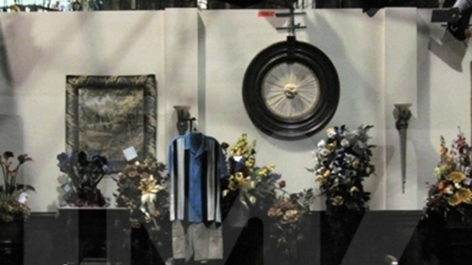 Funeral en Dos Hombres y Medio