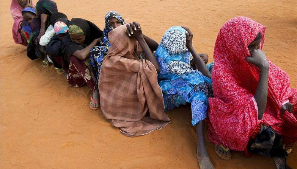 Refugiados recién llegados que huyen de la hambruna que golpea a Somalia