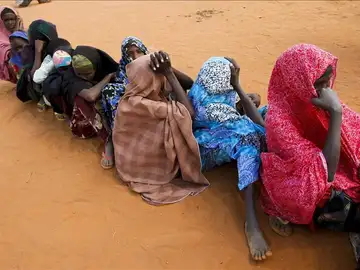 Refugiados recién llegados que huyen de la hambruna que golpea a Somalia Refugiados recién llegados que huyen de la hambruna que golpea a Somalia