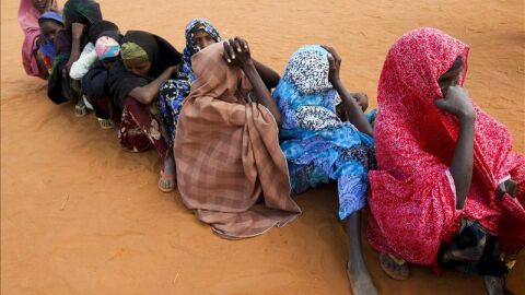Refugiados reci&eacute;n llegados que huyen de la hambruna que golpea a Somalia