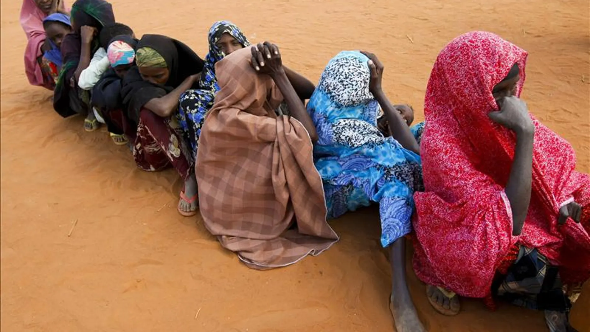 Refugiados recién llegados que huyen de la hambruna que golpea a Somalia Refugiados recién llegados que huyen de la hambruna que golpea a Somalia