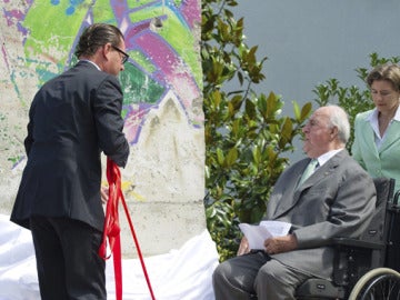 Un bloque de muro de Berlin para Helmut Kohl