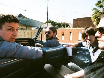 Los disturbios de Londres impiden la venta de lo nuevo de Arctic Monkeys 