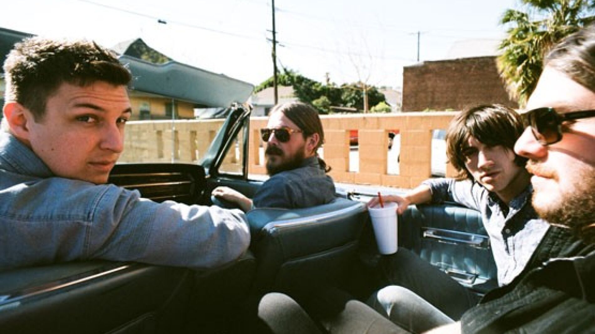 Los disturbios de Londres impiden la venta de lo nuevo de Arctic Monkeys 