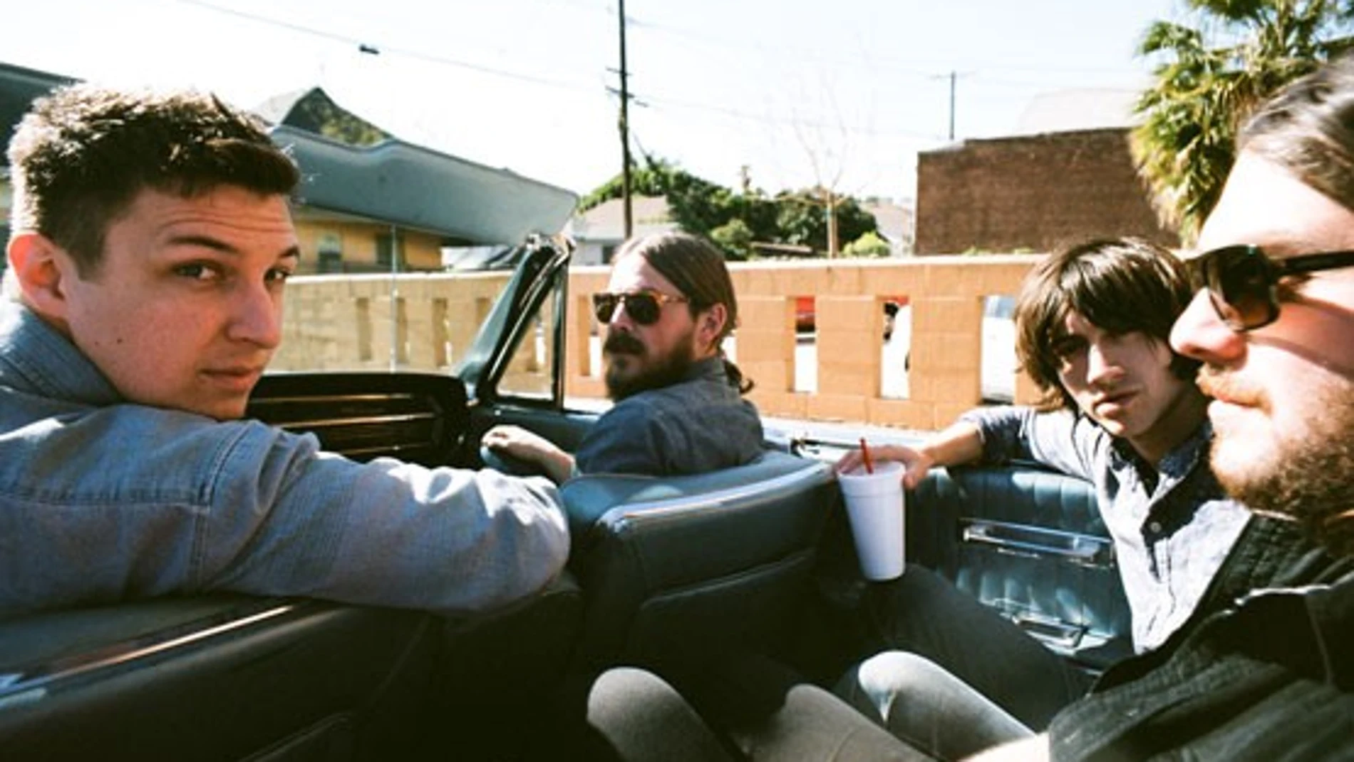 Los disturbios de Londres impiden la venta de lo nuevo de Arctic Monkeys Los disturbios de Londres impiden la venta de lo nuevo de Arctic Monkeys