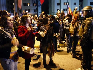 Jóvenes chilenos exigen reformas educativas al Gobierno Jóvenes chilenos exigen reformas educativas al Gobierno