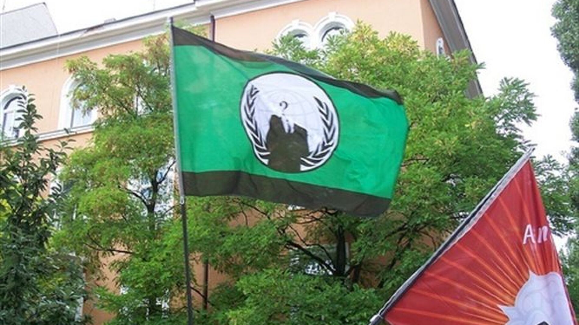 Anonymous se divide ante el anuncio del ataque a Facebook