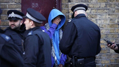 Polic&iacute;a interroga a un protestante