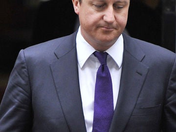Cameron estudia intervenir las redes sociales