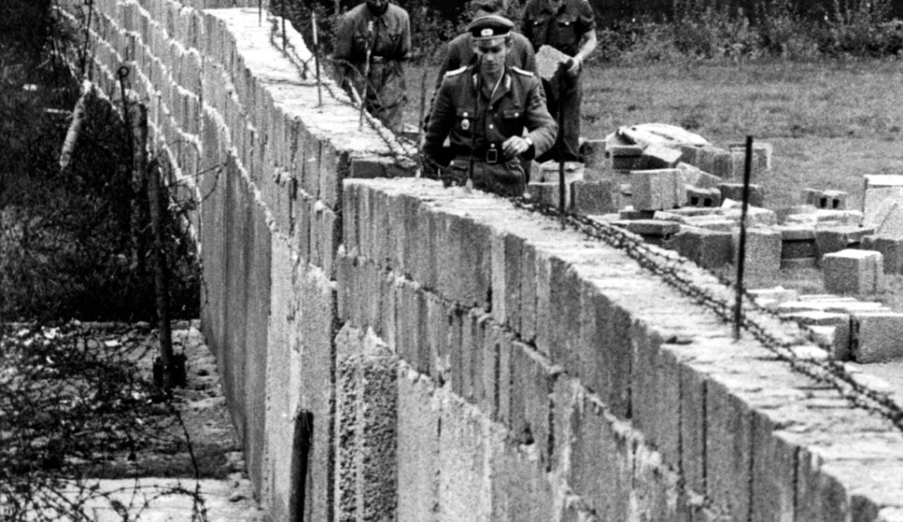 Берлинская стена ГДР И ФРГ