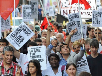 Primera marcha pacífica en Tottenham tras una semana de disturbios