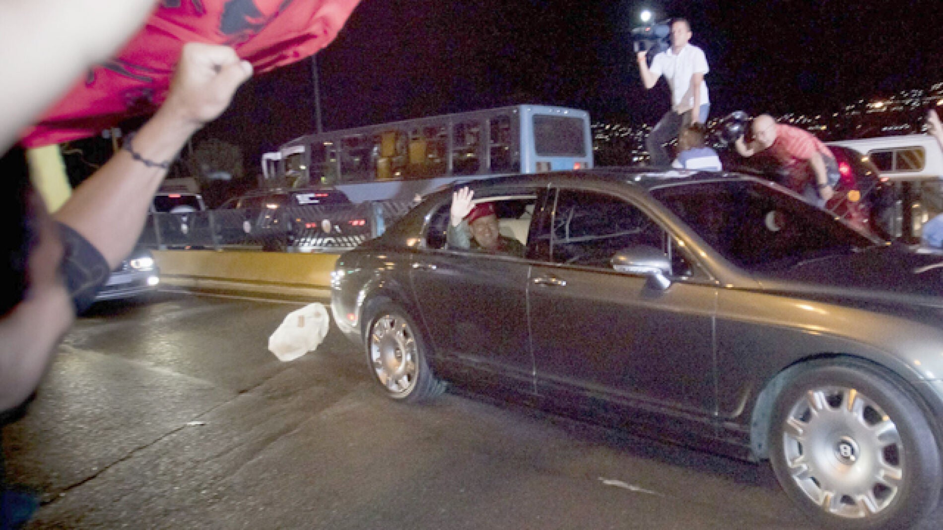 Ch&aacute;vez: "les juro que ganaremos esta batalla, vivir&eacute; y viviremos"