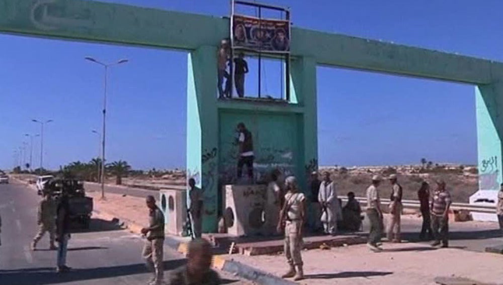 Los rebeldes controlan el centro de Zawiya, a 50 kilómetros de Trípoli