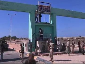 Los rebeldes controlan el centro de Zawiya, a 50 kilómetros de Trípoli Los rebeldes controlan el centro de Zawiya, a 50 kilómetros de Trípoli