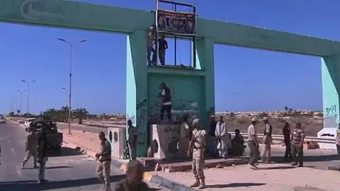 Los rebeldes controlan el centro de Zawiya, a 50 kilómetros de Trípoli Los rebeldes controlan el centro de Zawiya, a 50 kilómetros de Trípoli