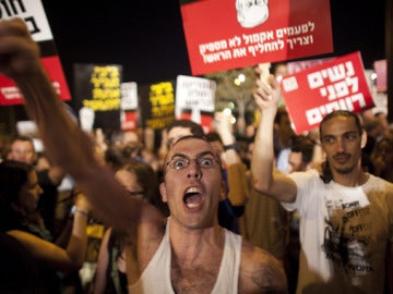  Más de 70.000 indignados se manifiestan en la periferia de Israel