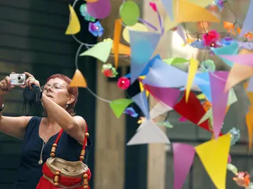 Una calle decorada en el barrio de Gràcia Una calle decorada en el barrio de Gràcia