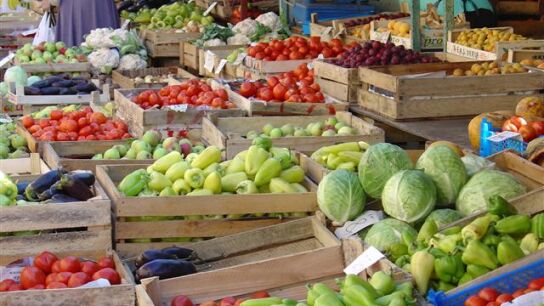 Alimentos frescos en un mercado