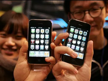 Surcoreanos enseñan sus terminales Iphone Surcoreanos enseñan sus terminales Iphone