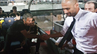 Los aficionados podrán apostar si Guardiola y Mourinho se dan la mano en el derbi de Manchester