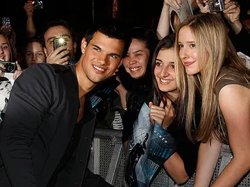 Taylor Lautner en la premier de Sin Salida Taylor Lautner en la premier de Sin Salida