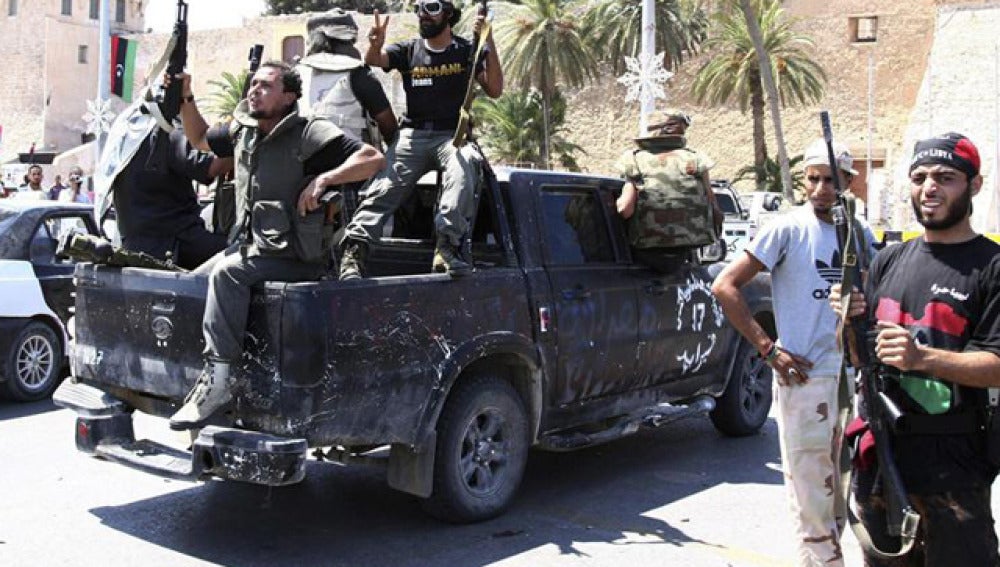 Combatientes rebeldes en plena ofensiva