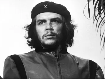 Cuba tendrá que pagar a un ex agente de la CIA que ayudó en la captura del Che Cuba tendrá que pagar a un ex agente de la CIA que ayudó en la captura del Che