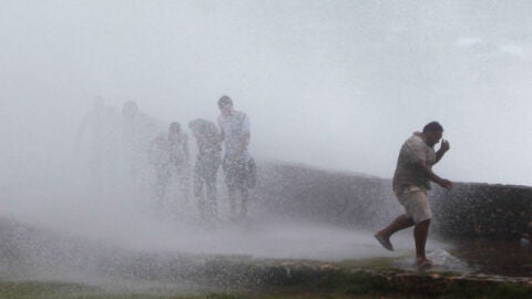 El hurac&aacute;n Irene alcanza categor&iacute;a 2