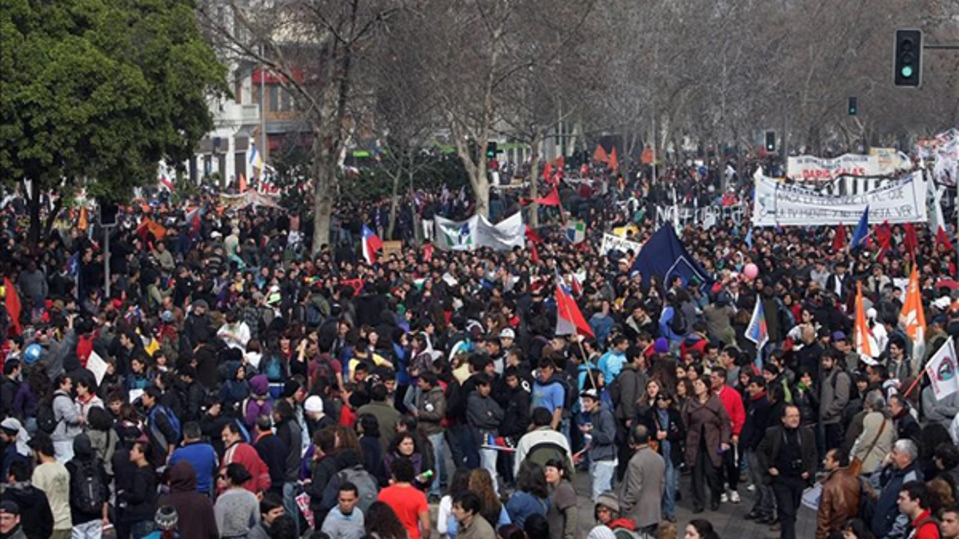 Muere un adolescente en los disturbios por la huelga en Chile Muere un adolescente en los disturbios por la huelga en Chile