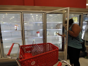 Estado de un supermercado de Nueva York horas antes de la llegada de 'Irene'.