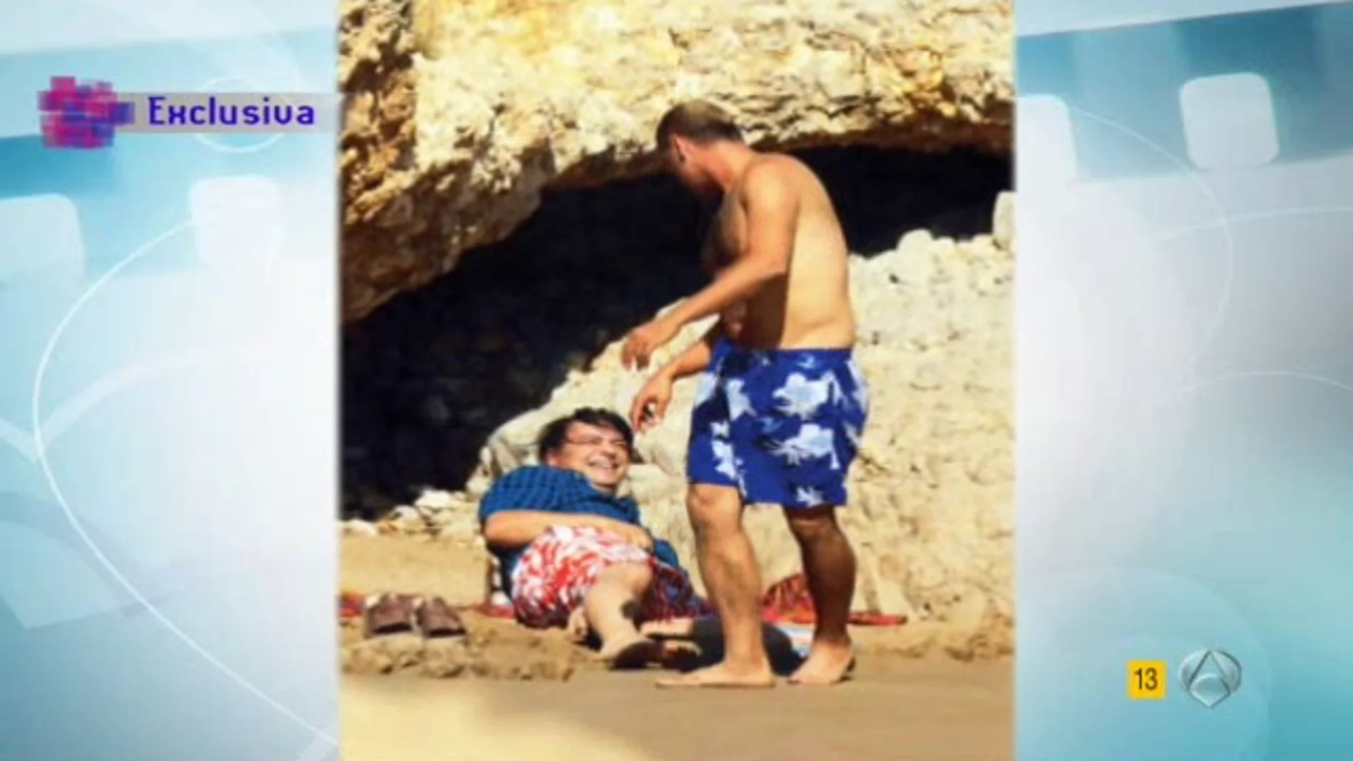 Antonio Canales pillado en la playa